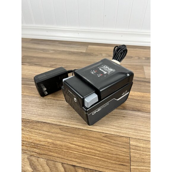 Hoover ONEPWR 4.0 Ah Lithium-Ion Battery BH15240 W/ Hoover Charger BH05000 - Picture 1 of 10